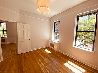 Rented by Metropolis Real Estate of Manhattan