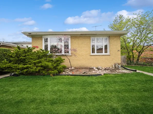 5212 Church St, Skokie, IL 60077