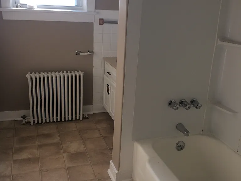 1233 S Coldbrook Ave — Photo 10