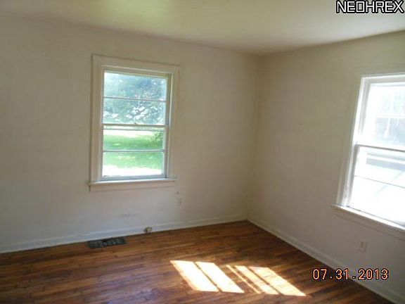5th image of 2923 W Erie Ave