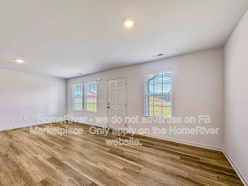 Piccadilly Pines — Photo 2