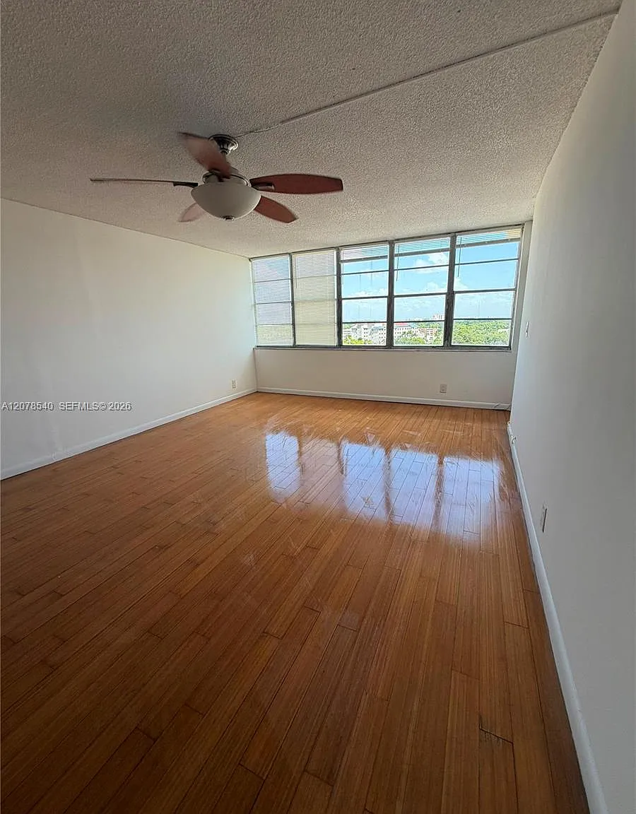 Crestview Towers Condo — Photo 2