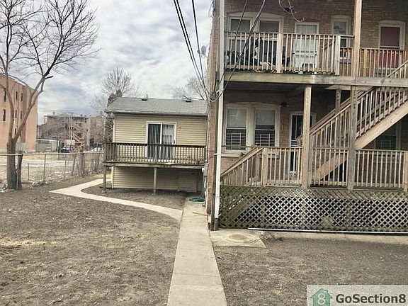 3rd image of 1111 S Richmond St #1