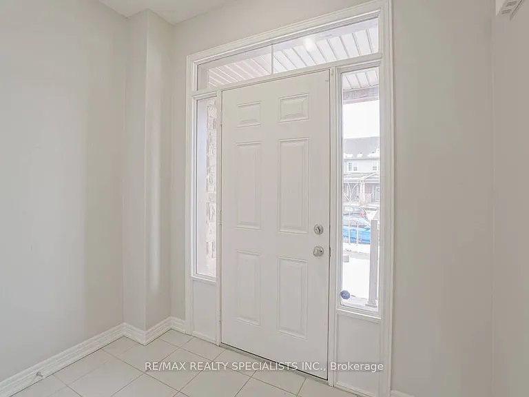 70 Bradbury Rd — Photo 4