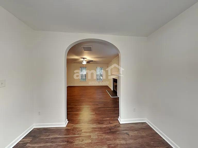 1421 Juniper Hills Ln — Photo 5