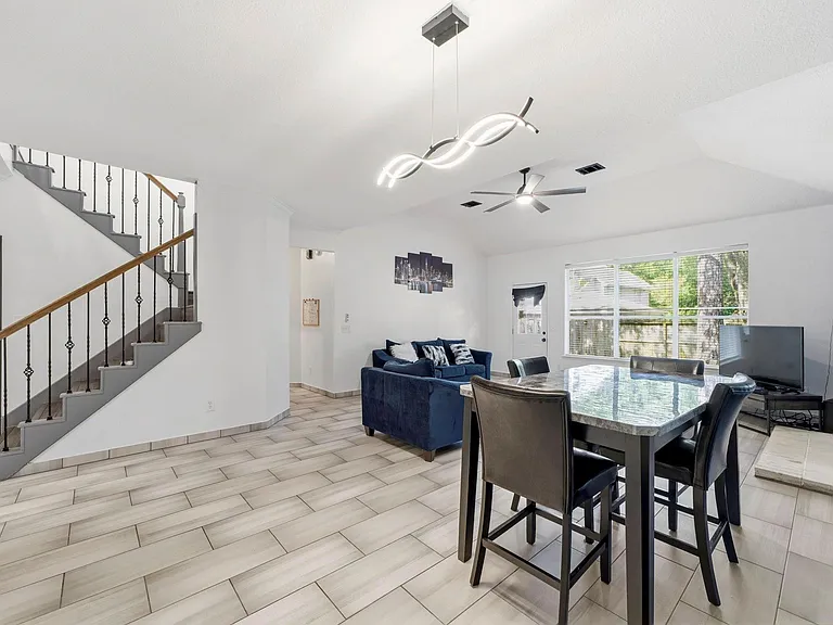 34 Firethorn Pl — Photo 5