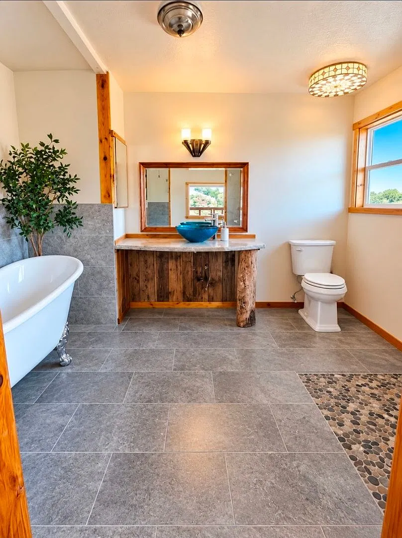 Great 3 Bedroom 2 Bathroom Home with Beautiful Views — Photo 4