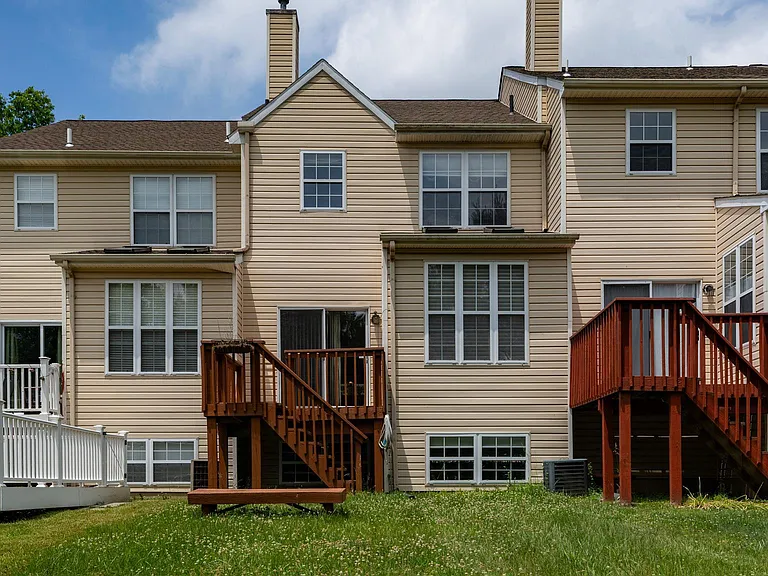 872 N Waterford Ln — Photo 25