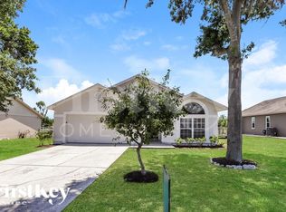 3909 Creek Woods Dr, Plant City, FL 33563