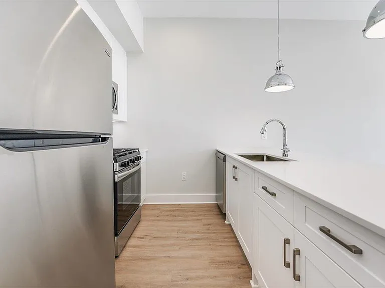 667-665 Grand St #305 — Photo 5