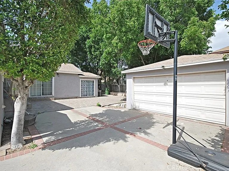 10622 Zelzah Ave — Photo 25