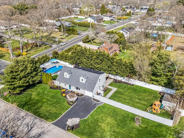 37 Priscilla Avenue, Holtsville, NY 11742