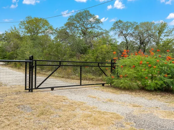 167 Gayle, Poteet, TX 78065