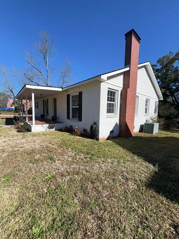 3 bed, 2.0 bath, 2036 sqft, $1,550 — Photo 1