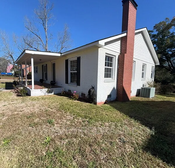 106 Highland Dr — Photo 1