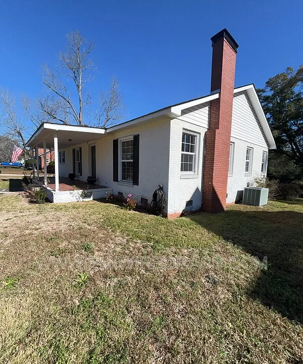 106 Highland Dr