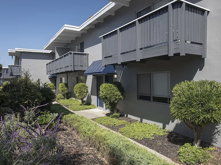 Monterey Townhouse — Photo 49