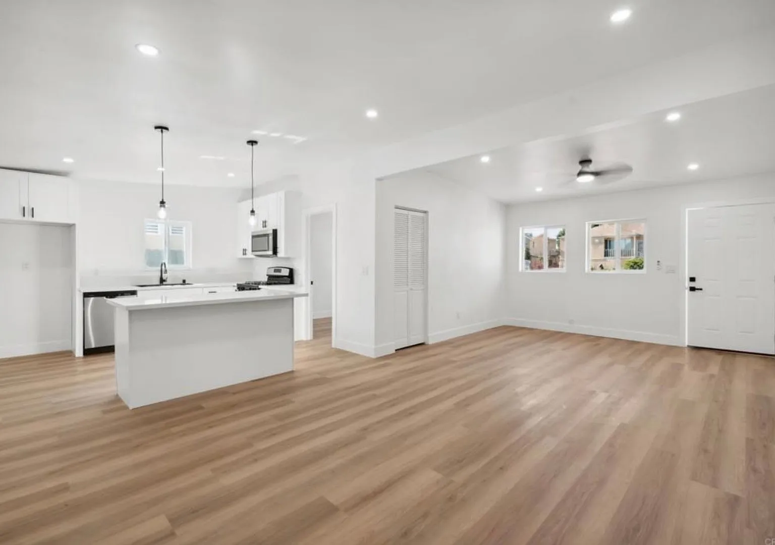 Spacious 5-Bedroom Home Near SDSU with Detached ADU — Photo 4