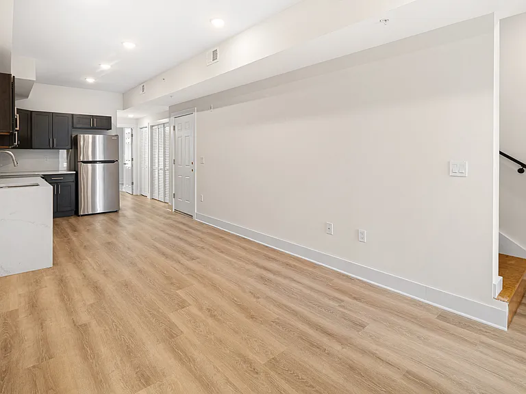 5217 1/2 Warren St #4 — Photo 6