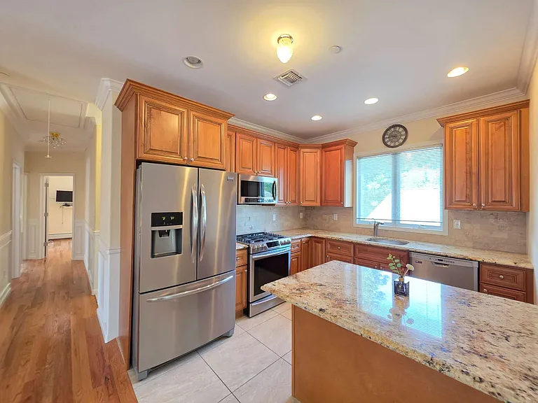 16 Allen Pl #2 — Photo 1