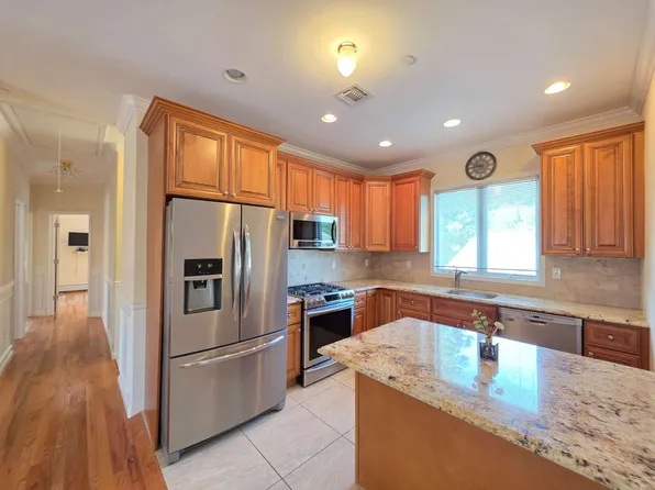 16 Allen Pl, Staten Island, NY
