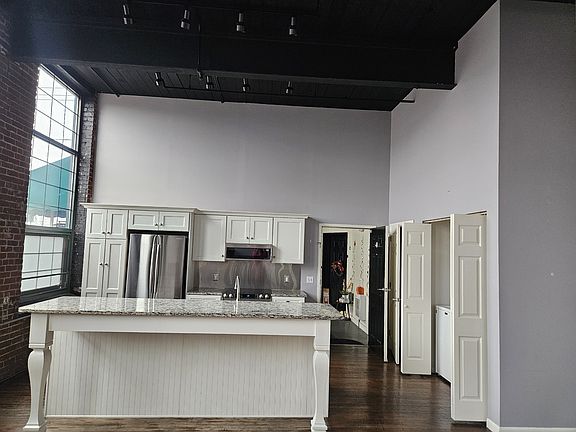 2nd image of 324 Allen St Unit 4