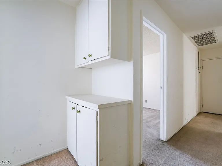 2102 E Russell Rd — Photo 25