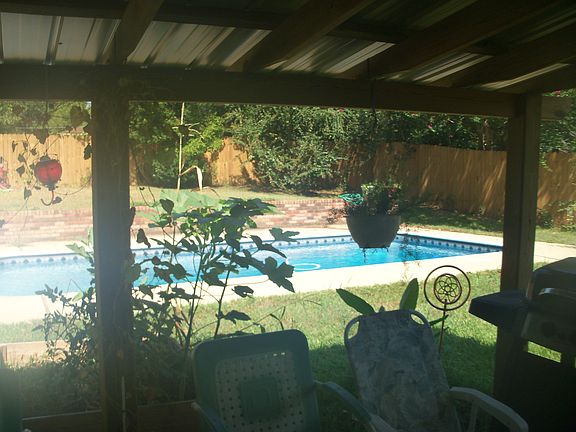 2nd image of 519 Hillcrest Avenue