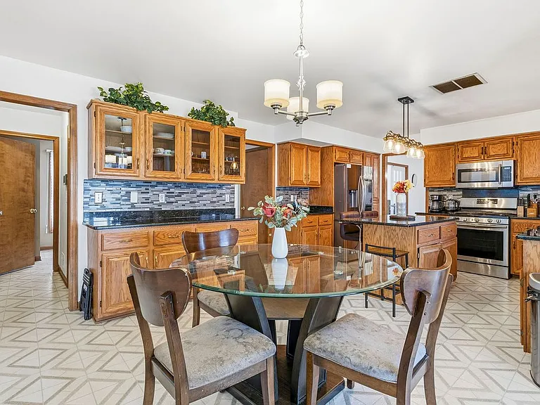 53428 Gregory Dr — Photo 24