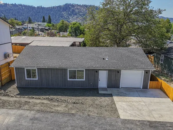 76 SE Darrell Ave, Winston, OR 97496