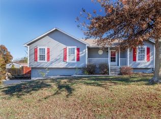 906 SE Sunnyside School Rd, Blue Springs, MO 64014