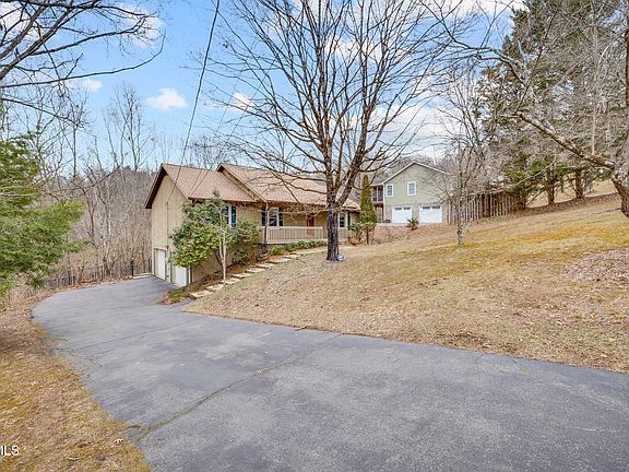 3rd image of 2809 Oakcliff Ct