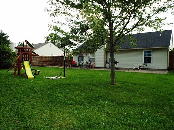 5th image of 822 E Skaggs Ct