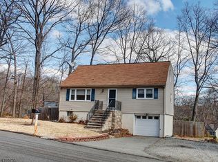 3 Hilltop Rd, Ringwood, NJ 07456