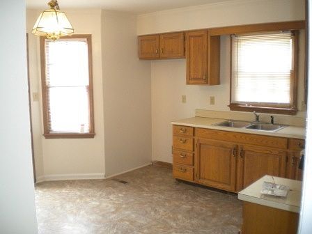 2nd image of 10 Holdsworth Ct