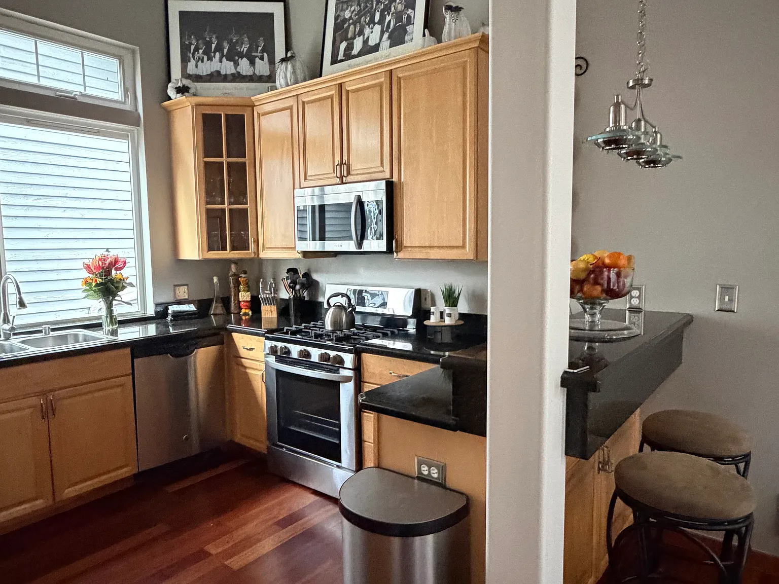 3 bed, 1790 sqft, $3,890 — Photo 2