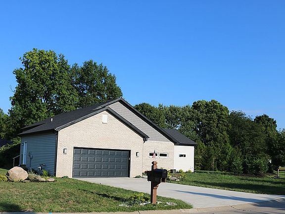 5th image of 822 Shady Creek Dr