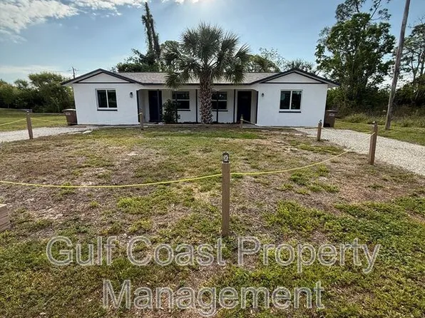 1324 Del Pine St, Cape Coral, FL 33909