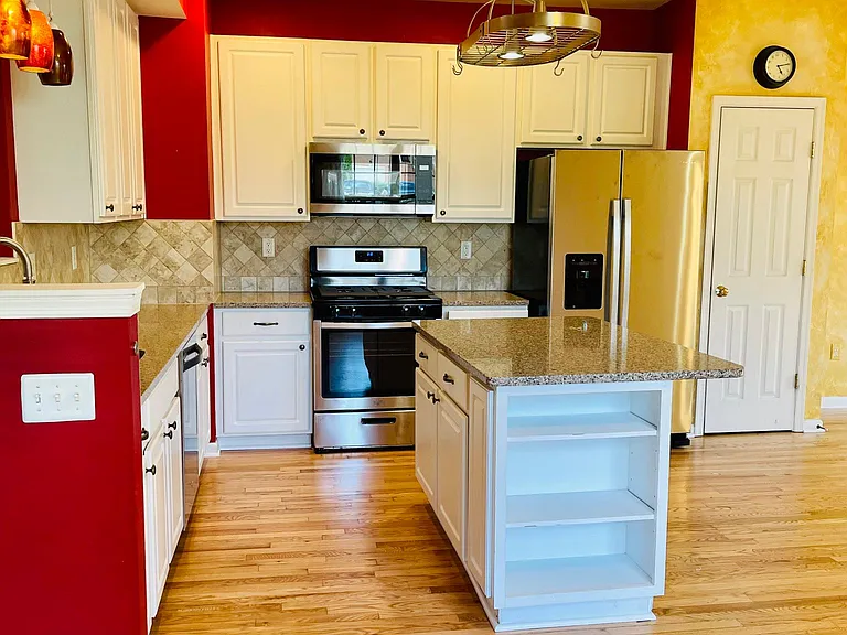 7218 Black Creek Ln — Photo 10