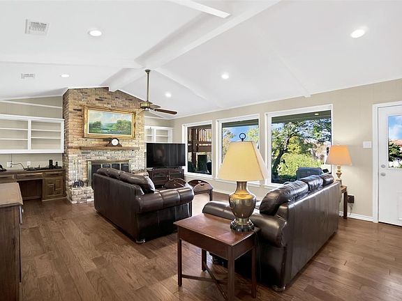 3rd image of 610 W Sorita Cir
