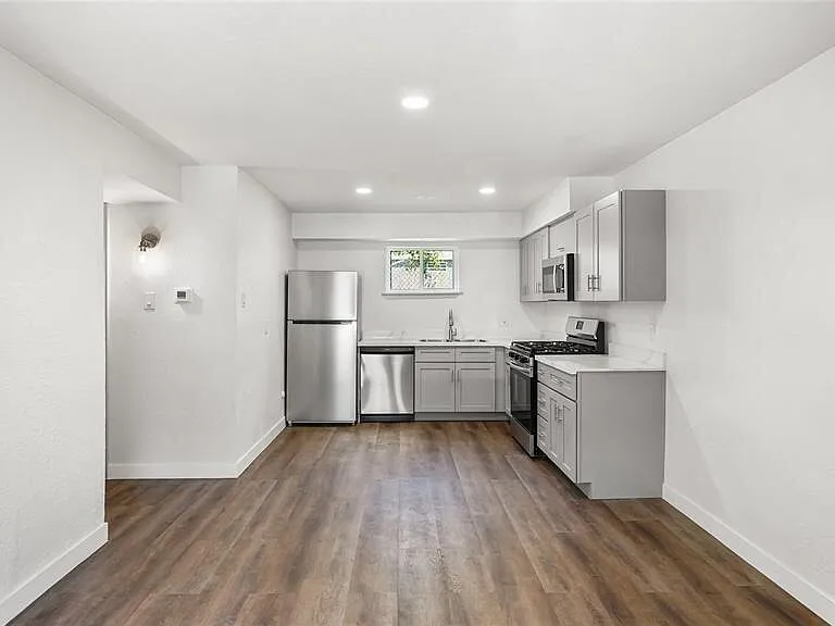2819 Berry St #8 — Photo 1