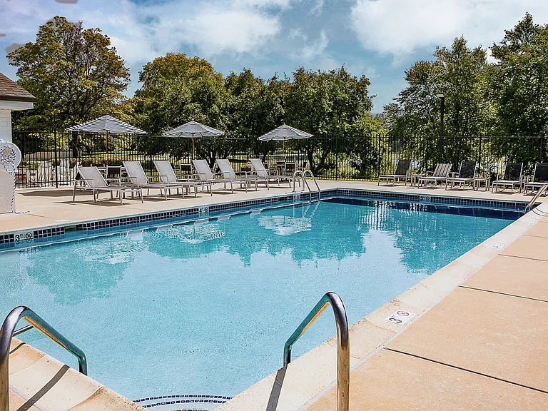 Fairways of Naperville Pool