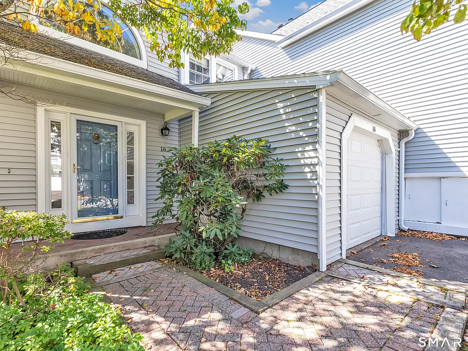 16 Rivendell Dr #16