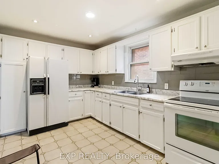 133 Cornelius Pkwy — Photo 7