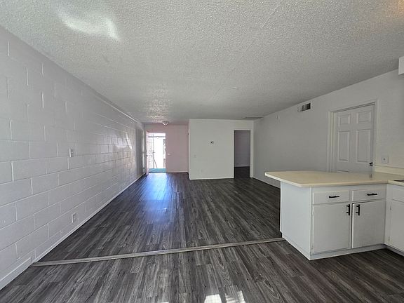 4th image of 2937 Stewart Ave #3