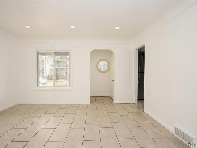 4781 Williamson St — Photo 3