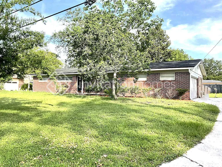 4633 Waverly Ln — Photo 1