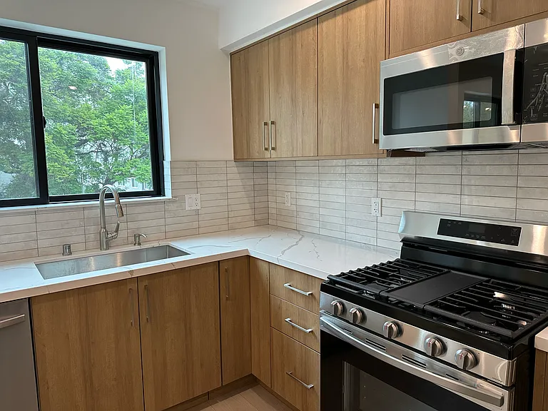 941 N Martel Ave #102 — Photo 12