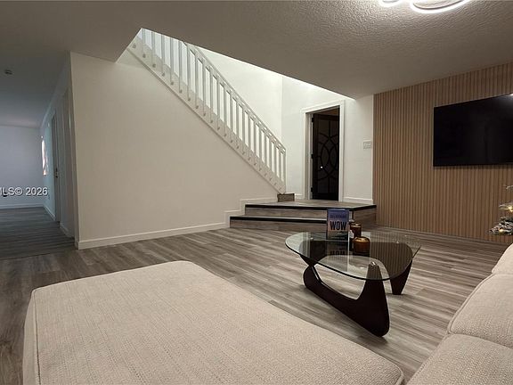 4th image of 1001 SW 98th Ter