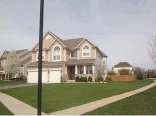 1301 Maple Cir, Dundee, IL 60118